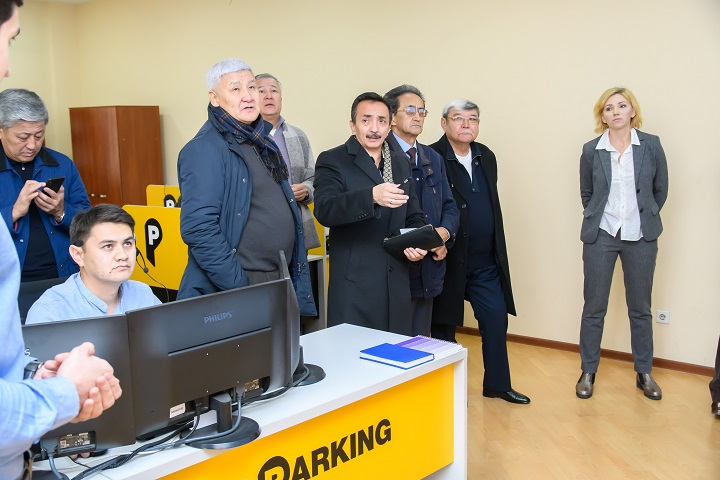 Представители общественного совета Алматы проинспектировали платные парковки города