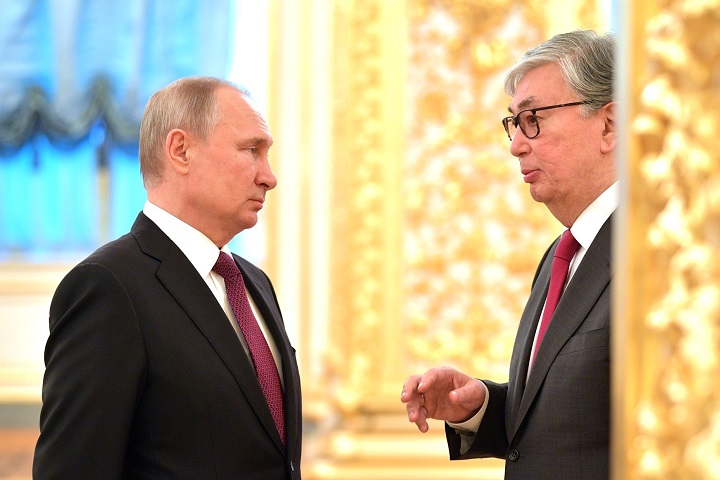 Путин прокатил Токаева по Омску на Aurus