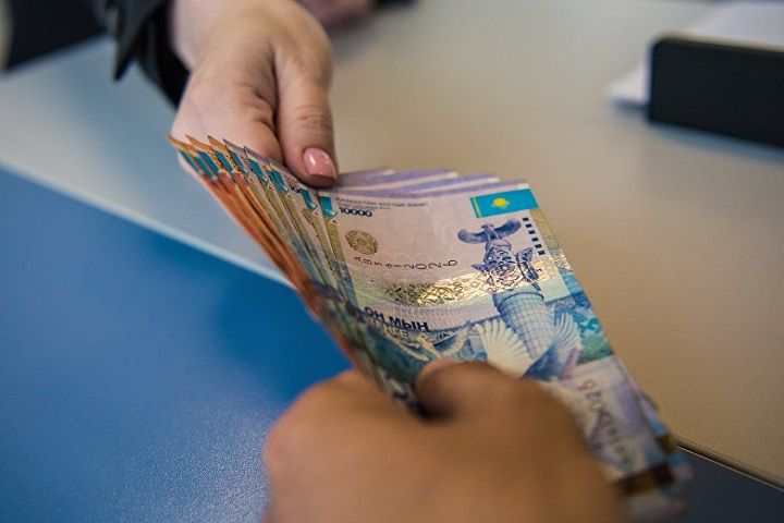 В Алматы за взятку в 2 млн тенге осужден чиновник