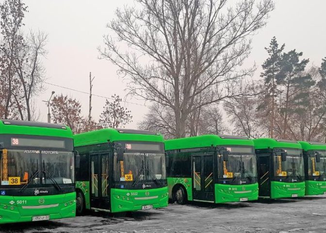 На маршруты Алматы выехали 60 новых экологичных автобусов