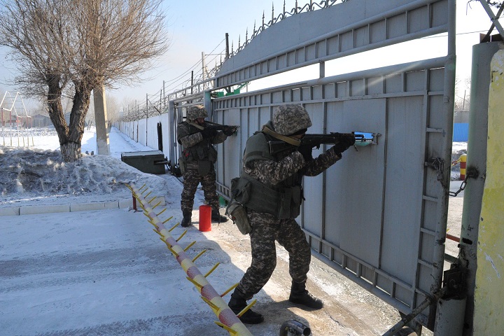 Тактико-строевые занятия проходят в Вооружённых Силах РК