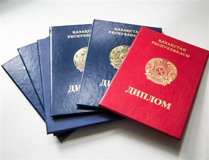 Принять строгие меры к вузам «печатающим» дипломы поручил Токаев