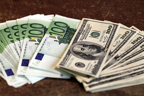 Курс валют в Казахстане — евро и доллар немного выросли