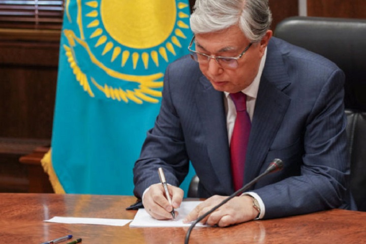 Tokayev signs law making ministers and governors responsible for corruption among subordinates