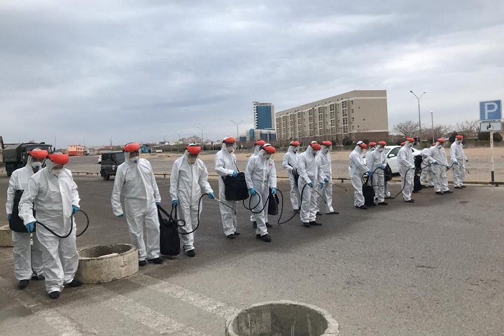 Әскерилер Ақтау қаласында дезинфекция қалай жүргізіліп жатқанын көрсетті