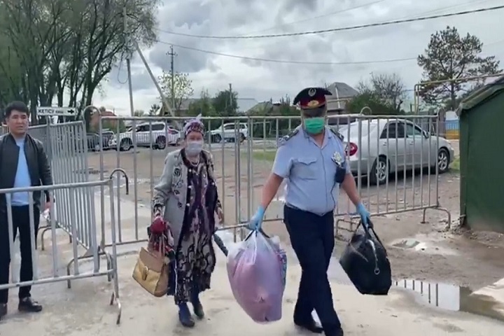 Более двух тысяч алматинцев отправились на дачу за один день