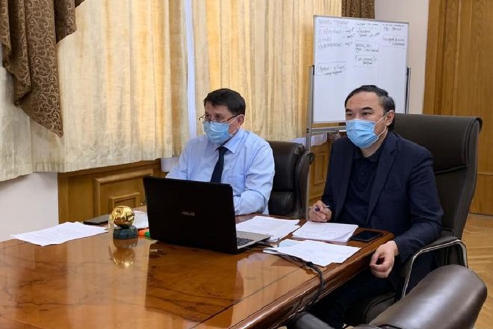 Ержан Бабакумаров провел совещание с руководством лабораторий