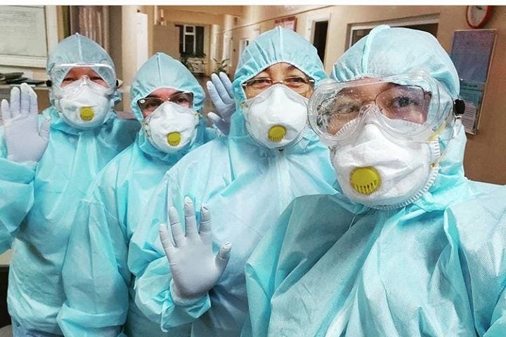 «Заставляли перерабатывать». В Таразе врач из-за плохих условий заразилась коронавирусом