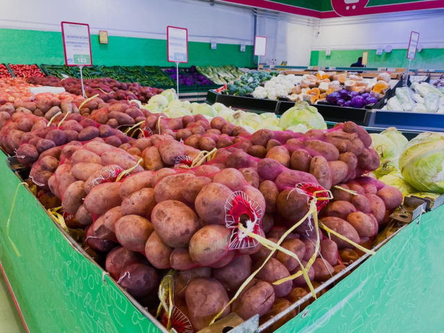 Ряд супермаркетов реализуют продукты без торговой наценки в Нур-Султане