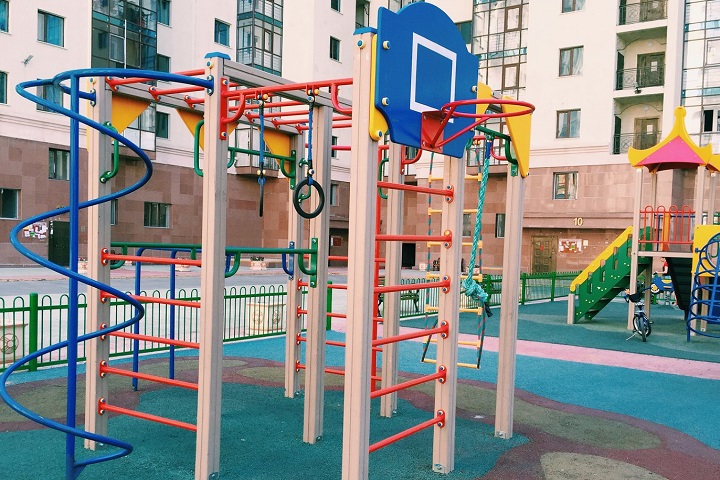 Детские и дворовые площадки постепенно откроют в Казахстане
