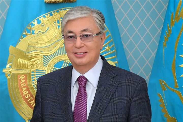 Токаев поздравил казахстанцев с Днем единства народа