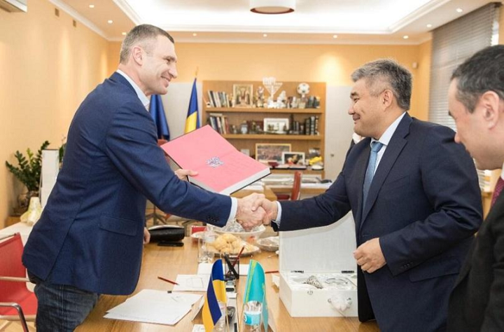 Мэр Киева Виталий Кличко принял посла Казахстана в Украине Дархана Калетаева