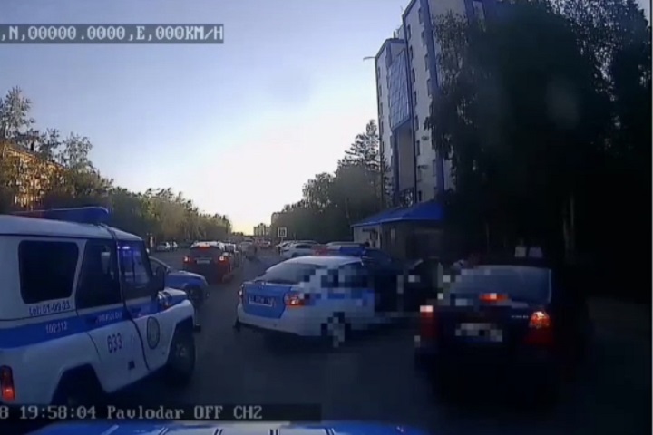 В центре Павлодара пьяный водитель устроил погоню. Видео