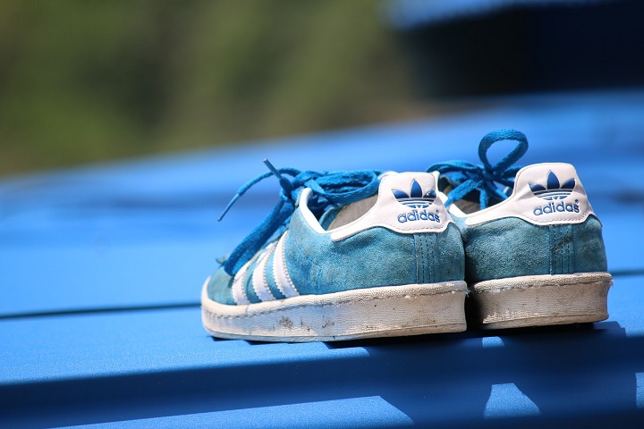Казахстанца обвинили в ущербе компании Adidas на 19 миллионов тенге