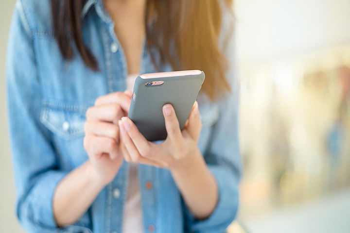 Какие документы казахстанцы смогут хранить на своих смартфонах