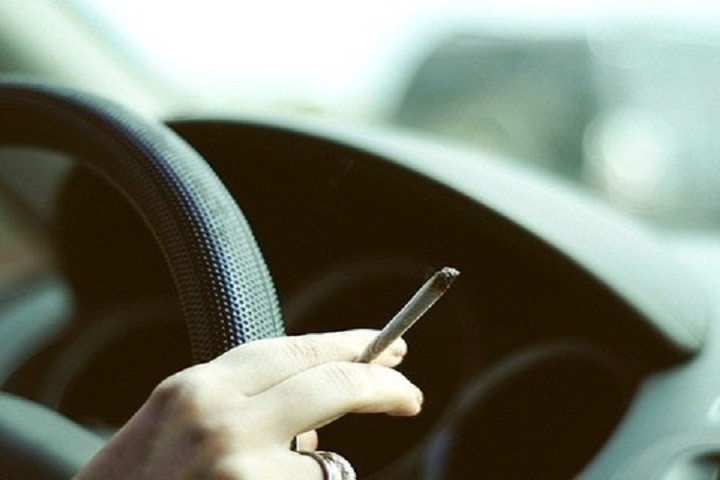 Ввести штрафы за курение в автомобиле планируют в Казахстане