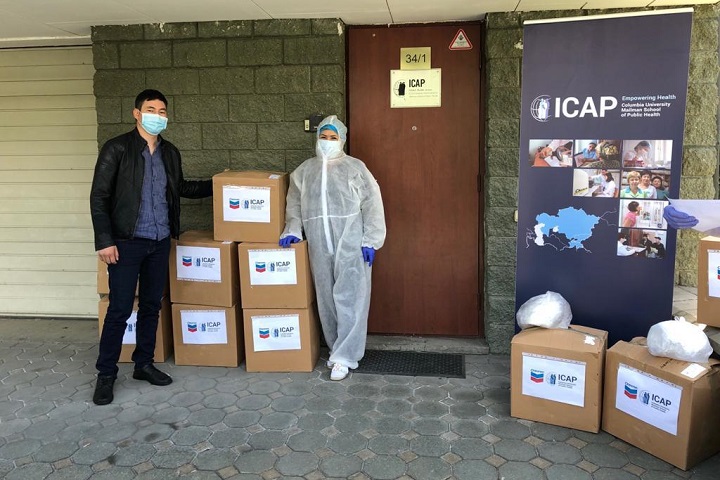 «Шеврон» ICAP орталығымен бірге Алматының медициналық мекемелеріне 70 000 респиратор маска тапсырды