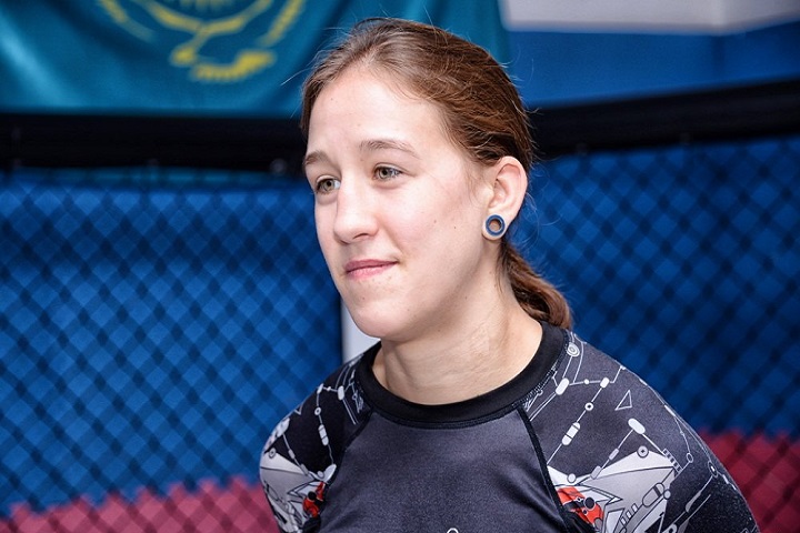 Сколько заработала казахстанка за дебютный бой в UFC