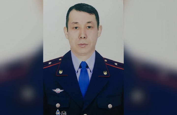 «Успел повалить его». В Алматы полицейский выпрыгнул за педофилом с 13-го этажа
