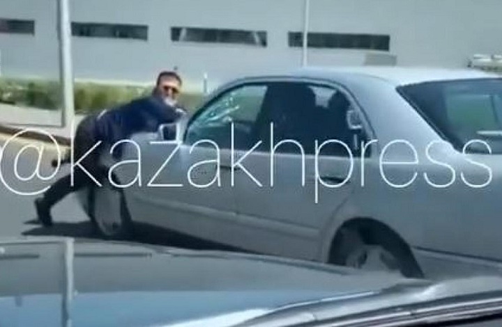 В полиции Алматы прокомментировали видео с человеком на капоте