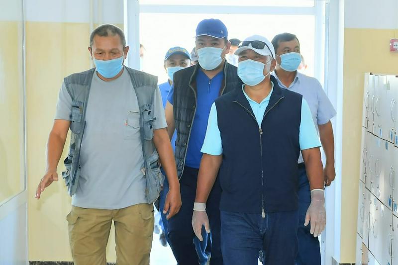 Умирзак Шукеев проверил качество новых домов в Мактааральском районе