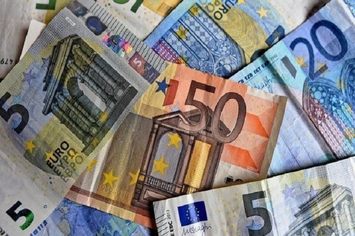 Курс валют — евро вырос до 500 тенге