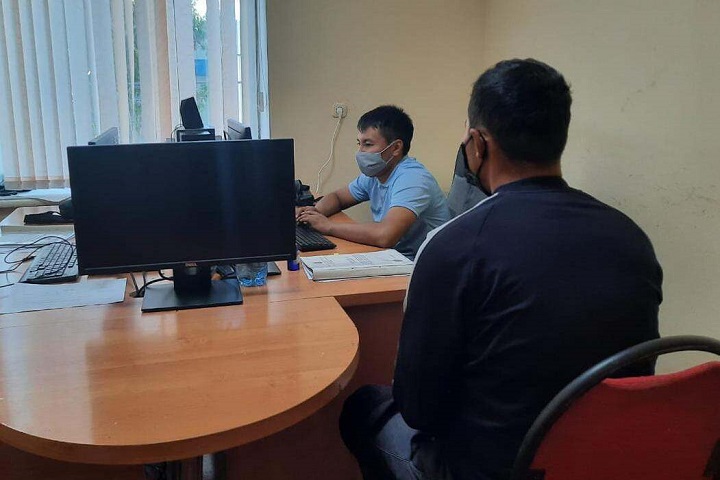 «Угнал машину и попал в аварию». В Туркестанской области задержали пьяного мужчину
