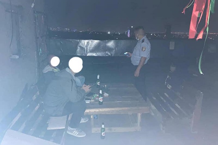 На крыше жилого дома в Алматы устраивали дискотеки
