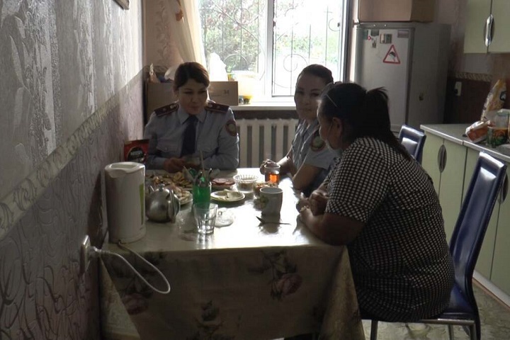 В Алматы полицейские помогли 35-летней женщине получить удостоверение личности