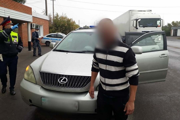 «Пока платил за бензин». В Павлодаре Lexus угнали с АЗС