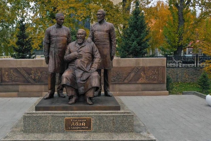 Касым-Жомарт Токаев в Семее открыл памятник Абаю