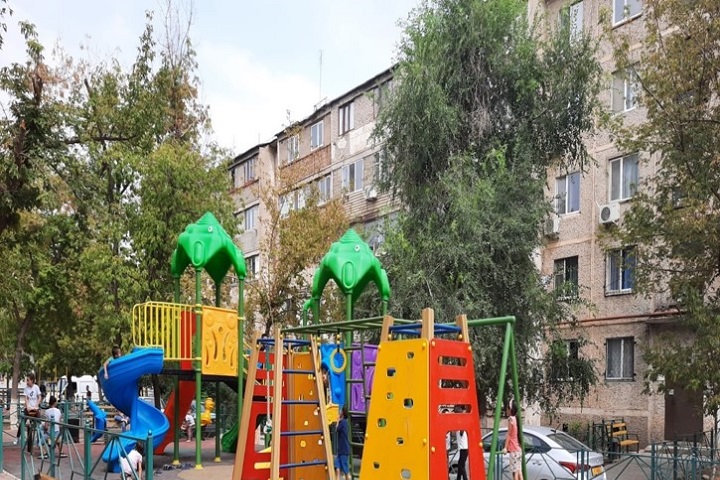 В Шымкент в Енбекшинском районе благоустраивают дворы 64 домов