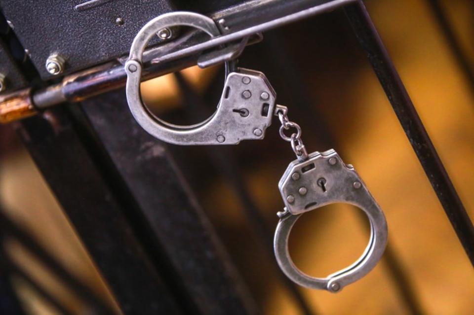 «Насиловал и пытал осужденную транс-женщину». Бывшего сотрудника КНБ приговорили к 5 годам заключения