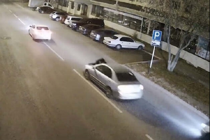 В Нур-Султане водитель прокатил бывшую жену на капоте