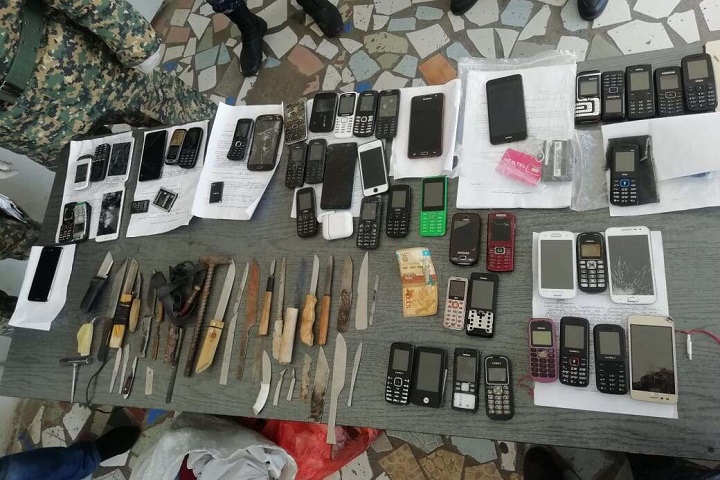 «Изъяли 50 телефонов и 35 колюще-режущих предметов». В колонии Заречного провели обыски