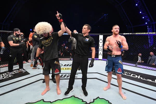 Хабиб Нурмагомедов победил Джастина Гэтжи на турнире UFC 254