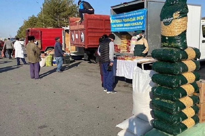 «Ауылым – алтын бесігім» атты облыс аудандарының жобасы аясында сенбі күні Құланда Байзақ ауданының тауар өндіруші шаруалары мен кәсіпкерлері  жәрмеңке өткізді