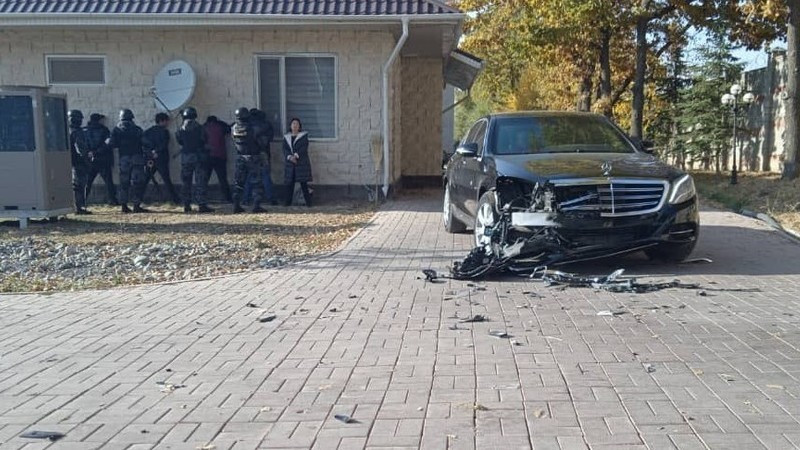 В Бишкеке задержали детей Алмазбека Атамбаева
