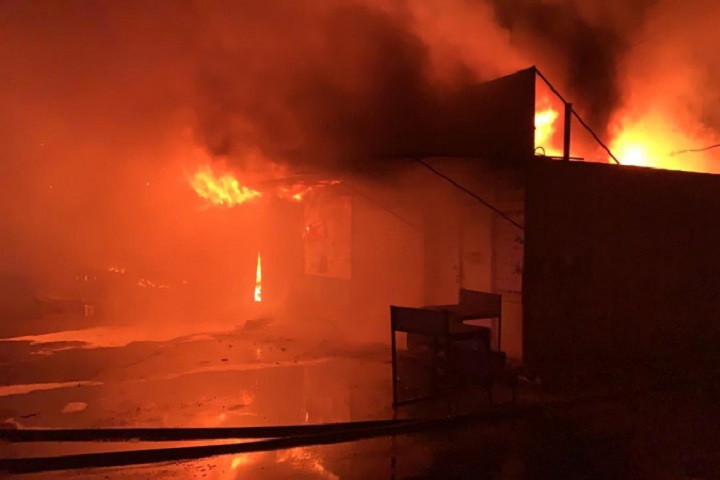 На одном из рынков Караганды произошел крупный пожар
