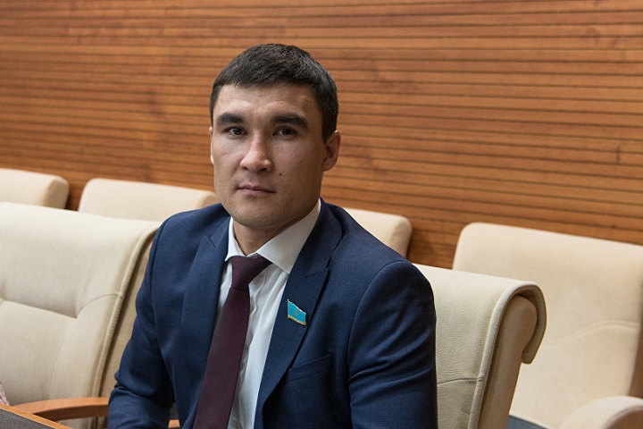 Ушел из жизни отец Серика Сапиева