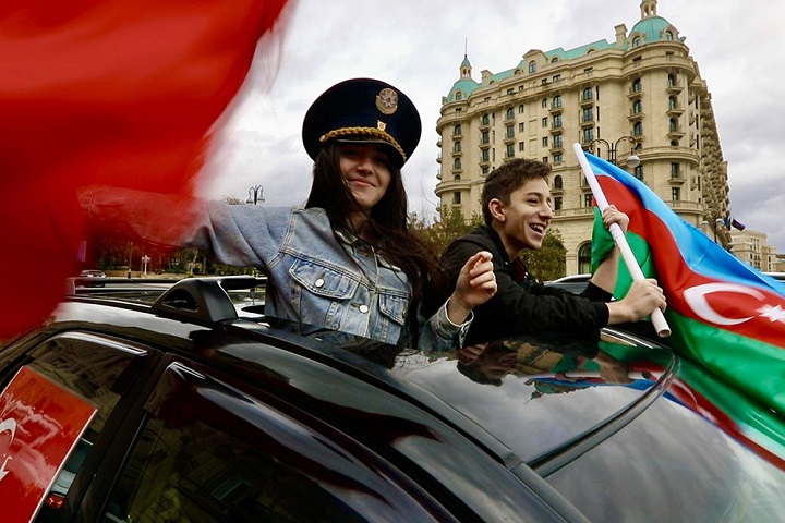 Люди радуются. Как выглядит Азербайджан после заявления по Карабаху