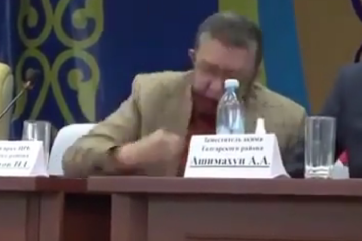 «Вышел из себя и ударил кулаком по столу». Руководство Талгарской больницы могут наказать