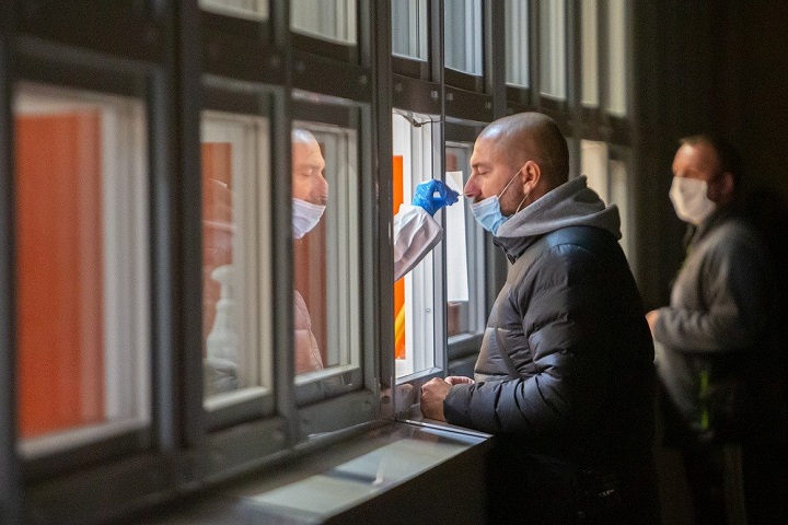 Способствуют ли маски повторному заражению COVID-19?