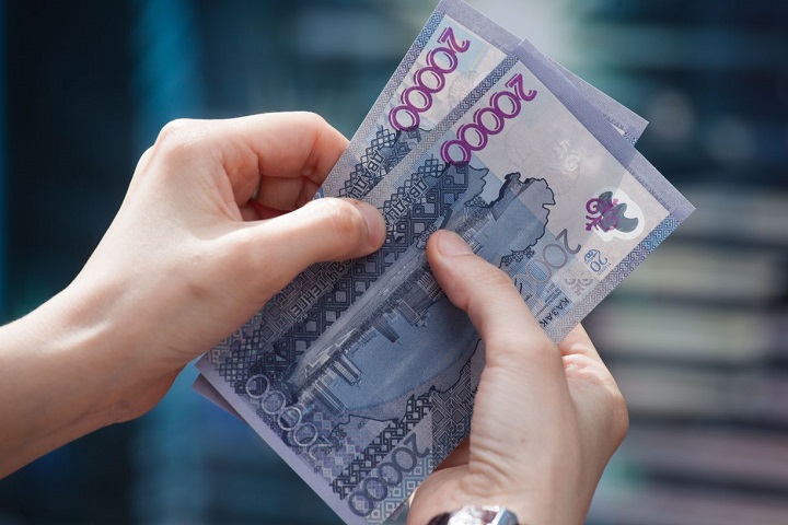 Досрочно снятые пенсионные накопления запретят забирать у должников в Казахстане