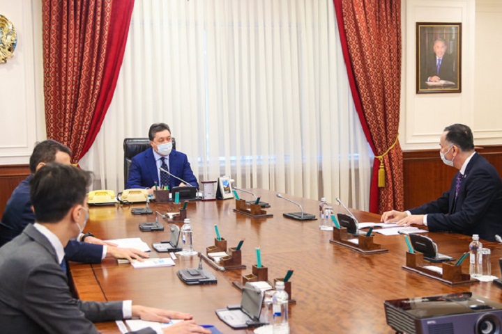 Аскар Мамин принял нового директора Азиатского банка развития в Казахстане