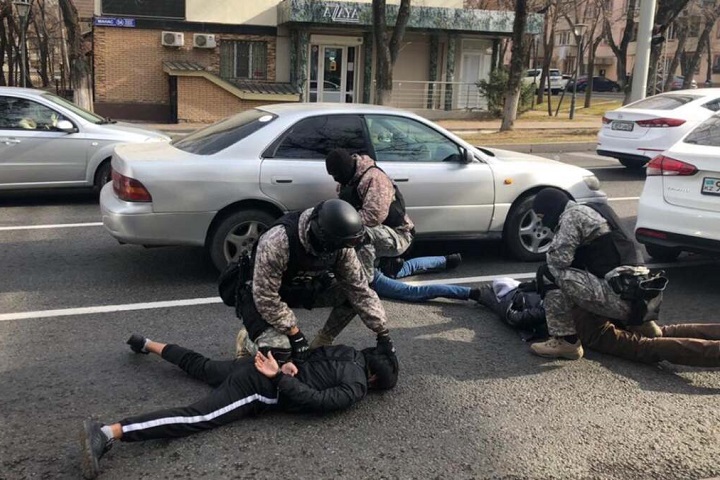 В Алматы прошла спецоперация по задержанию группы гастролеров—домушников