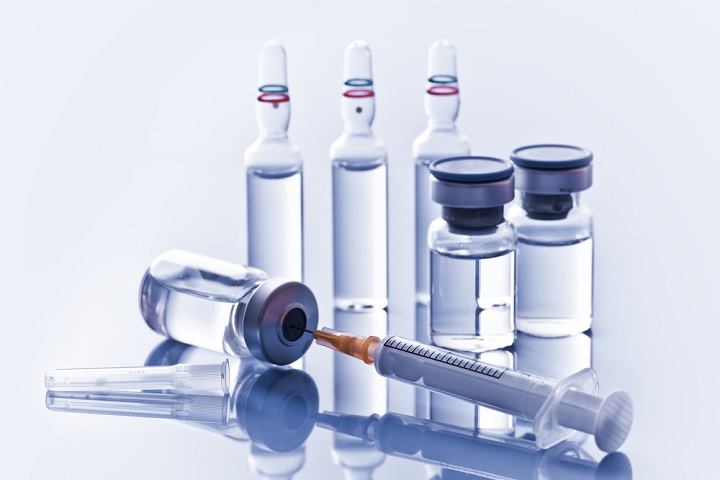 Вакцина от COVID-19 содержит опасные вещества: информация оказалась фейком