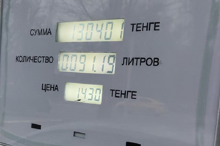 «Бак расширился, а топливо сжалось». Как на АЗС Petrol Asia «залили» 90 литров бензина в 55-литровый бак
