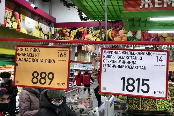Люди возмущены. Казахстанские огурцы в два раза дороже зарубежных ананасов