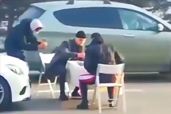 «Играли шахматы на Аль-Фараби». В Алматы наказали пранкеров